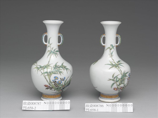 琺瑯彩蘭竹雙耳瓶