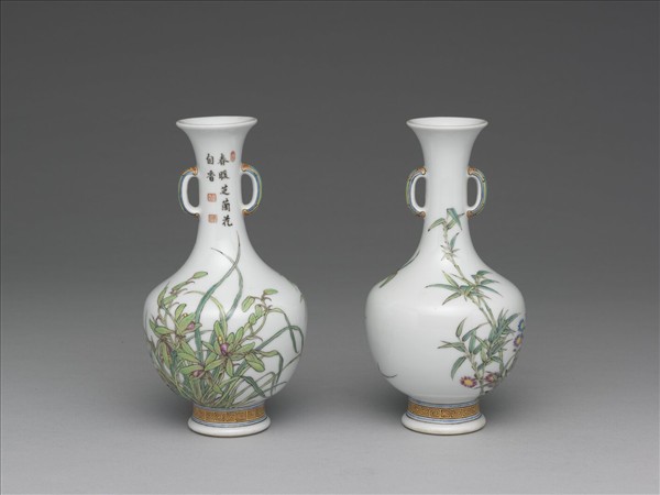 琺瑯彩蘭竹雙耳瓶