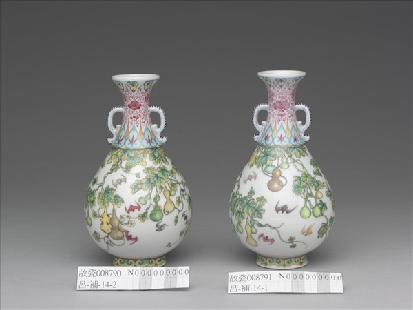 琺瑯彩福壽連綿圖雙耳瓶