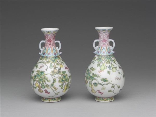 琺瑯彩福壽連綿圖雙耳瓶