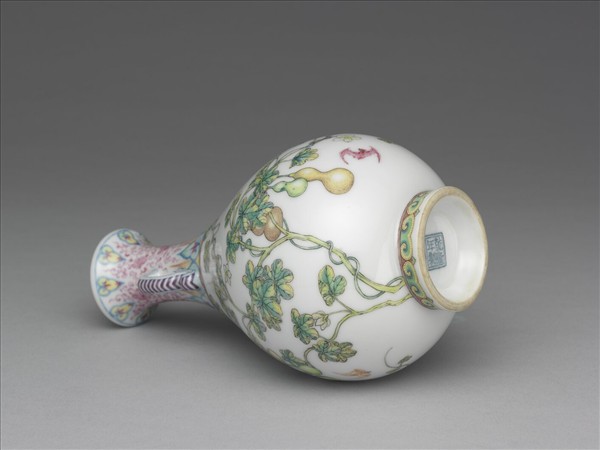 琺瑯彩福壽連綿圖雙耳瓶