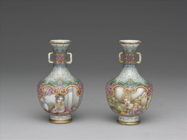 琺瑯彩錦地開光西洋人物雙耳瓶