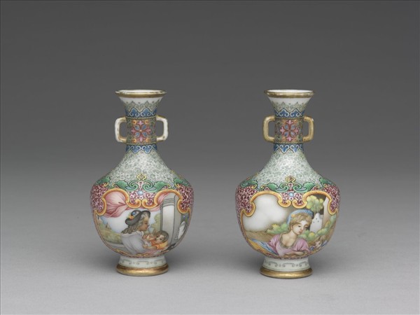 琺瑯彩錦地開光西洋人物雙耳瓶