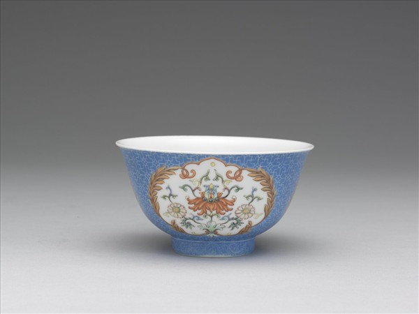 洋彩藍地剔花開光花卉碗