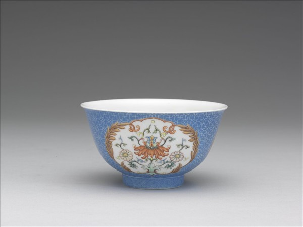 洋彩藍地剔花開光花卉碗