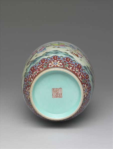 粉彩海屋添籌一統瓶