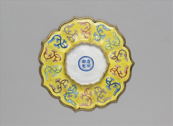 銅胎畫琺瑯蓮花式碟