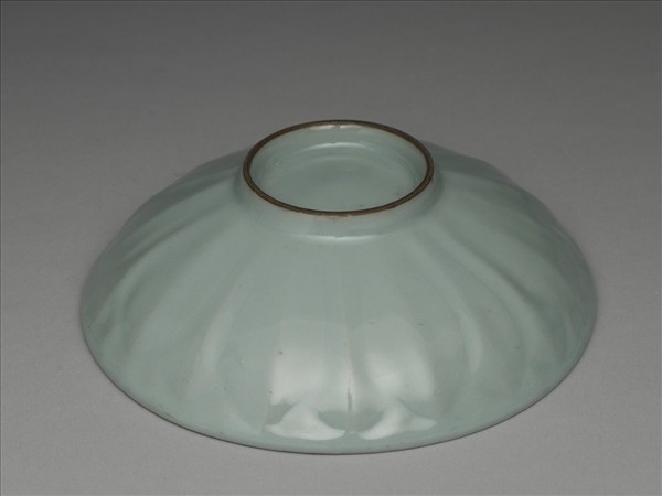 龍泉窯 青瓷蓮瓣紋盤