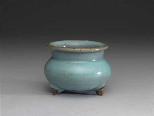 鈞窯 天藍釉三足爐
