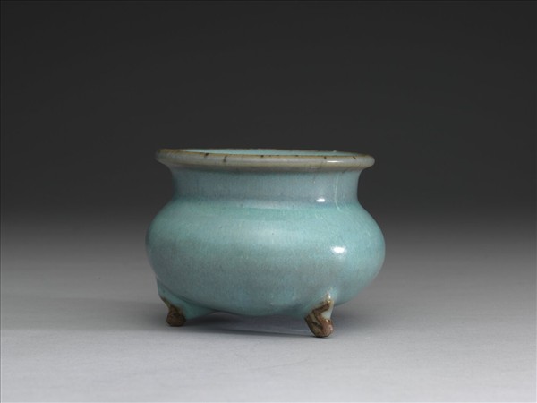 鈞窯 天藍釉三足爐