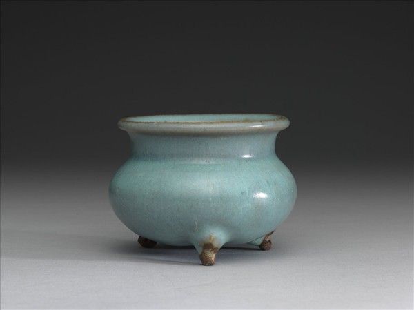 鈞窯 天藍釉三足爐