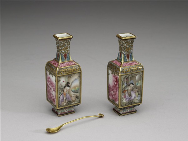 琺瑯彩開光山水人物方瓶