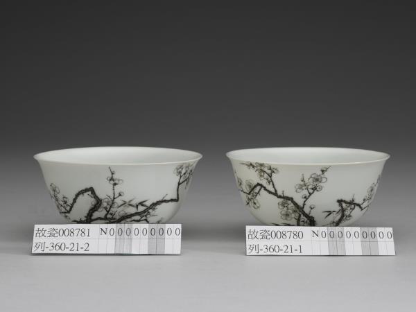 琺瑯彩赭墨梅竹圖碗