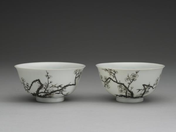 琺瑯彩赭墨梅竹圖碗