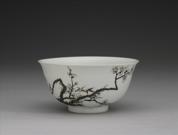琺瑯彩赭墨梅竹圖碗