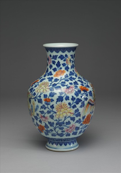 粉彩雙鳳牡丹紋瓶