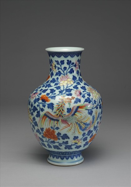 粉彩雙鳳牡丹紋瓶