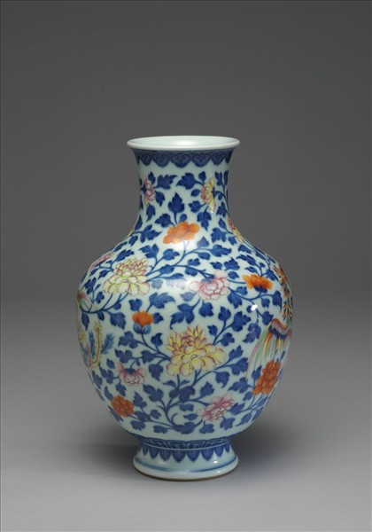 粉彩雙鳳牡丹紋瓶