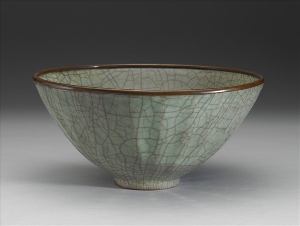 龍泉窯 青瓷菊花式碗