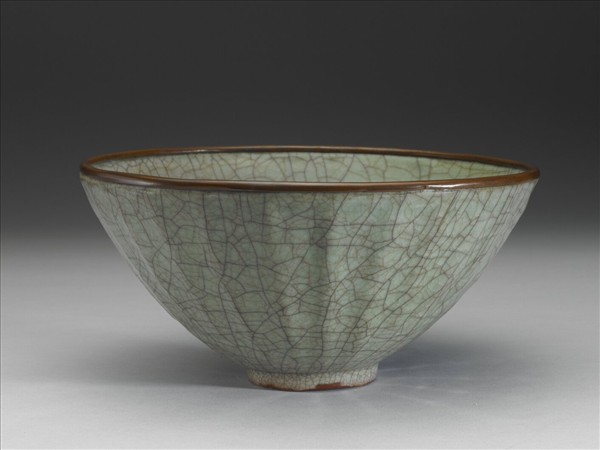 龍泉窯 青瓷菊花式碗