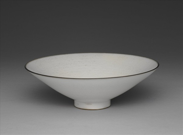 白瓷印花雙魚牡丹紋碗