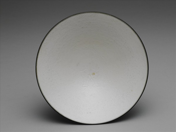 白瓷印花雙魚牡丹紋碗