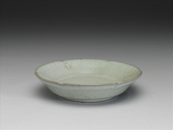 青瓷葵口碟