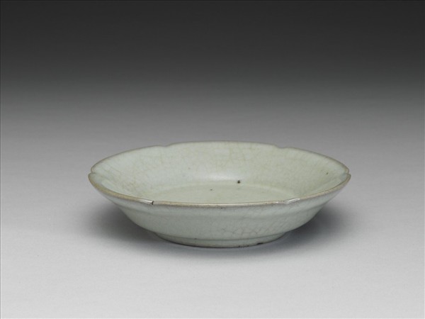 青瓷葵口碟