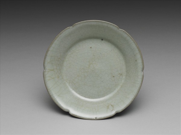青瓷葵口碟