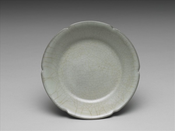 青瓷葵口碟