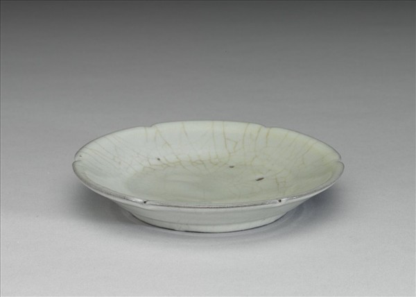 青瓷葵口碟