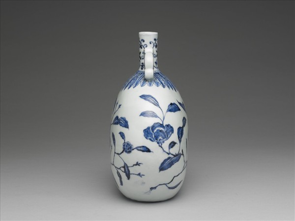 青花山茶花紋如意耳扁壺