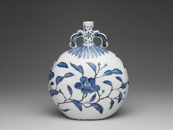 青花山茶花紋如意耳扁壺