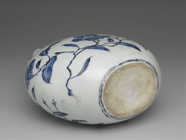 青花山茶花紋如意耳扁壺