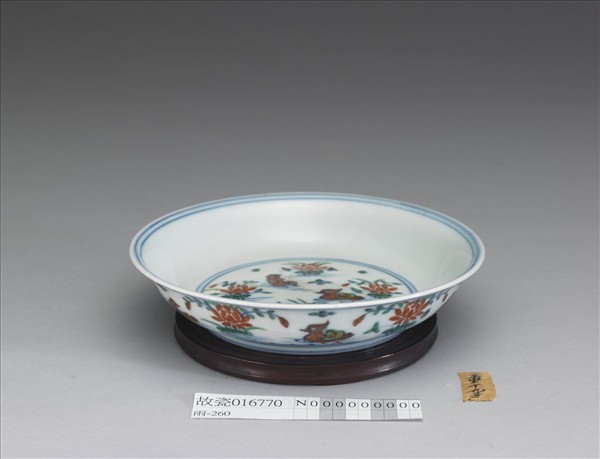 鬥彩蓮塘鴛鴦紋碗