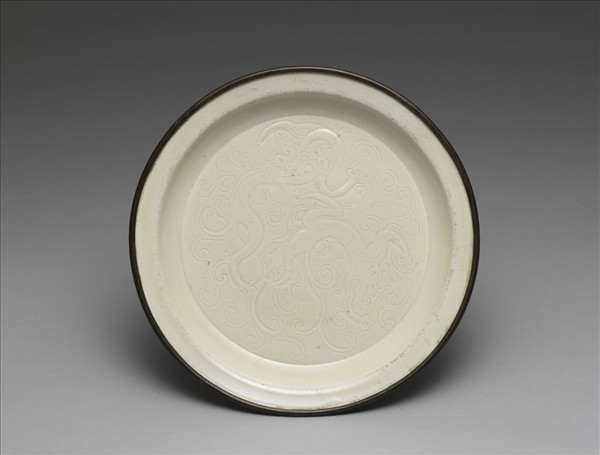 定窯 白瓷劃花螭紋盤