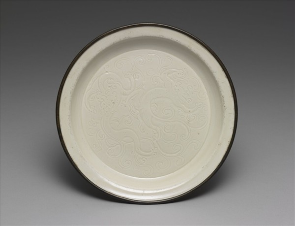 定窯 白瓷劃花螭紋盤