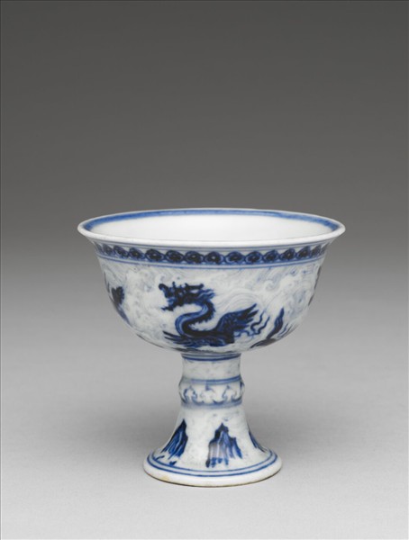 青花海獸紋高足杯