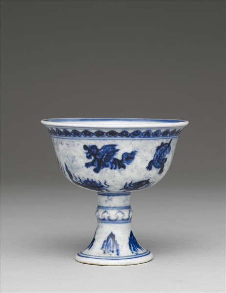 青花海獸紋高足杯