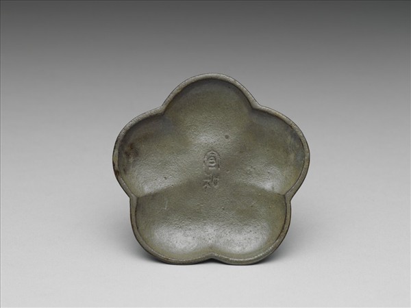 仿鈞天藍釉梅花式蓋碗