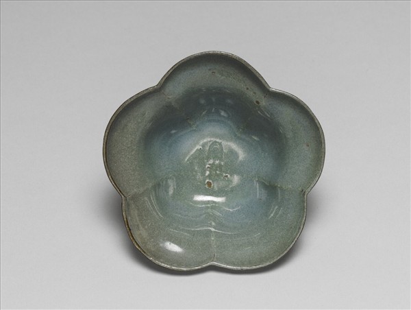 仿鈞天藍釉梅花式蓋碗
