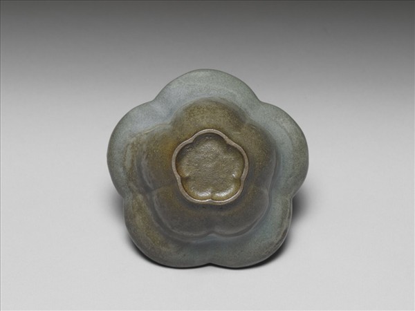 仿鈞天藍釉梅花式蓋碗