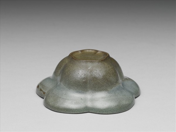 仿鈞天藍釉梅花式蓋碗