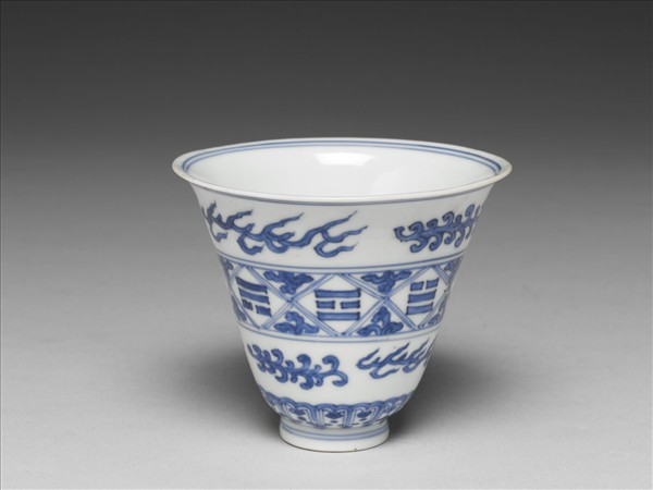 青花火燄八卦紋杯