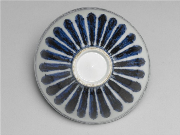 青花蓮瓣紋蓮子碗