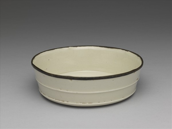 定窯 白瓷劃花牡丹紋洗