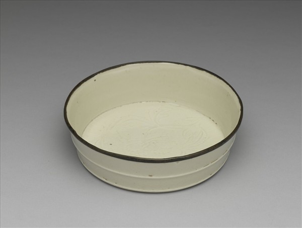 定窯 白瓷劃花牡丹紋洗