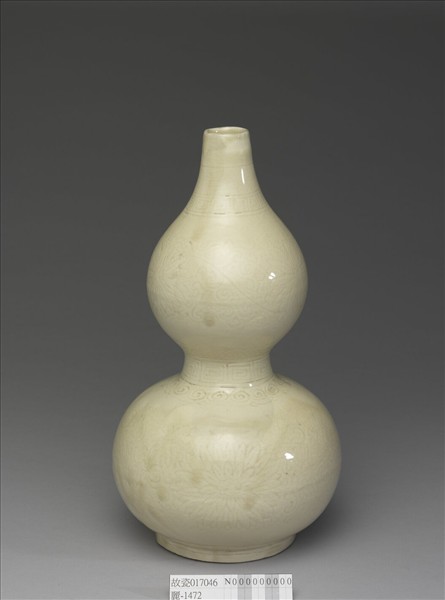 白瓷劃花菊花紋葫蘆瓶