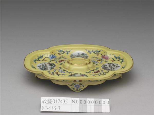 洋彩黃錦地開光四景山水海棠式托盤