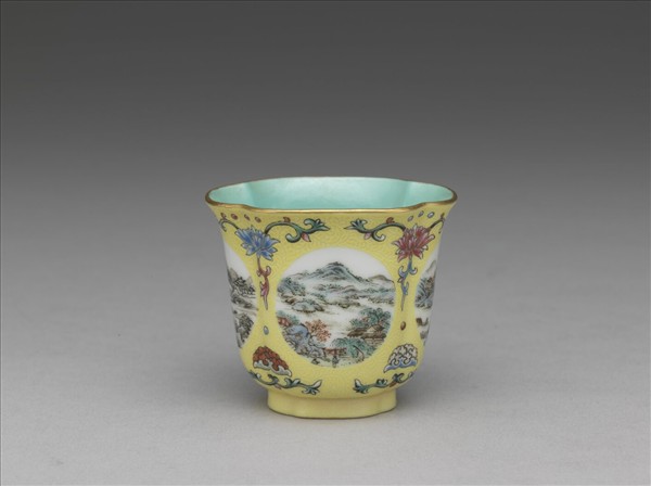 洋彩黃錦地開光四景山水海棠式杯